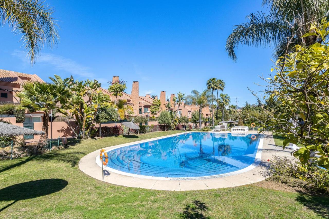 Oleholidays Adosado Mediterraneo Los Monteros 100 M Playa ماربيا المظهر الخارجي الصورة