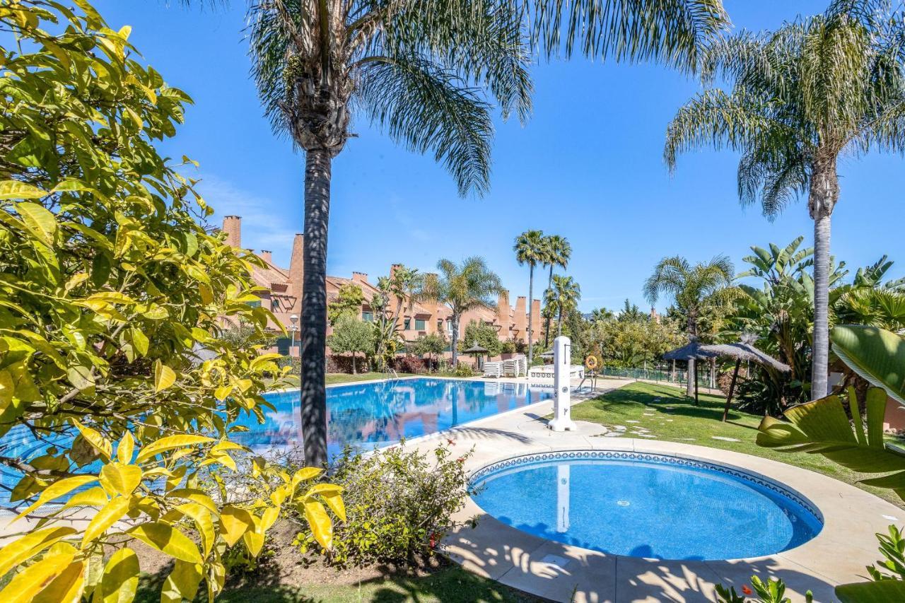 Oleholidays Adosado Mediterraneo Los Monteros 100 M Playa ماربيا المظهر الخارجي الصورة
