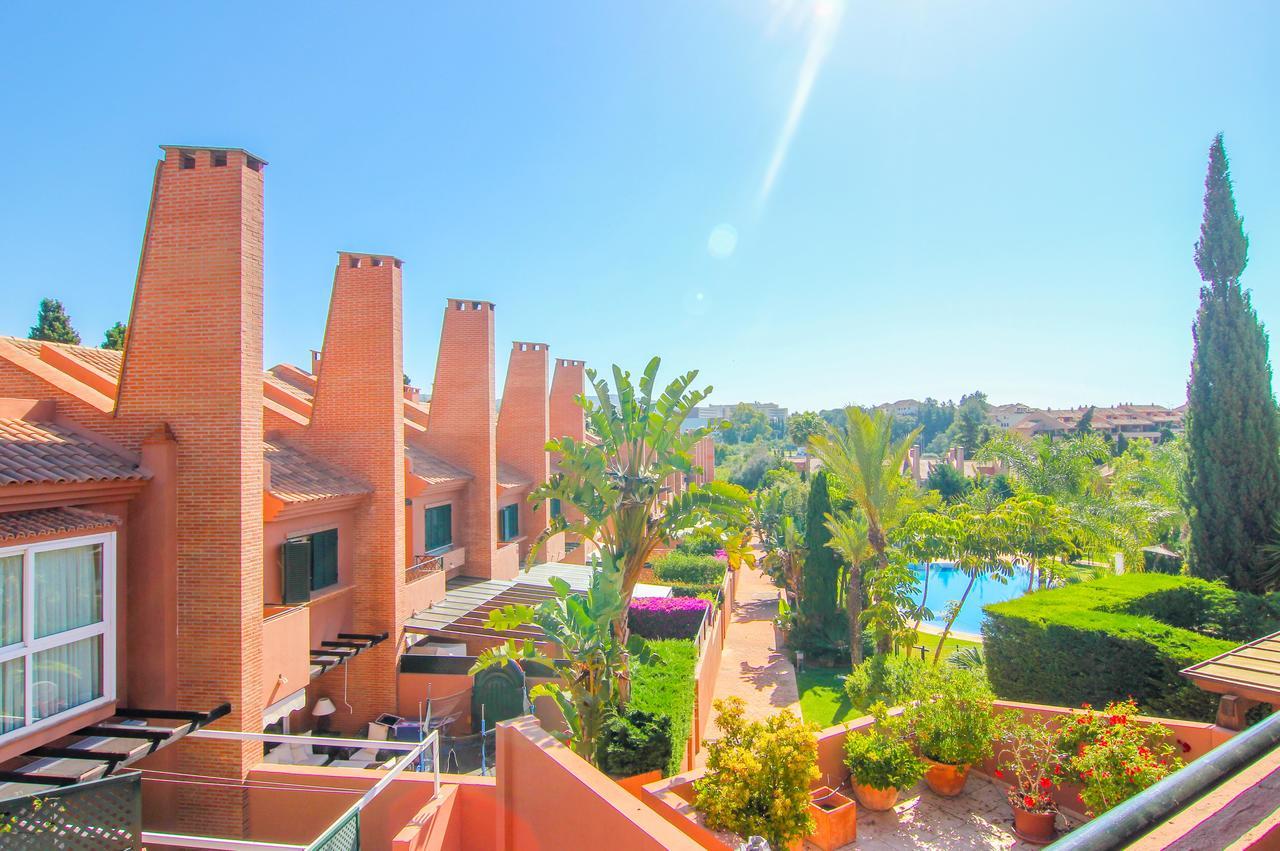 Oleholidays Adosado Mediterraneo Los Monteros 100 M Playa ماربيا المظهر الخارجي الصورة